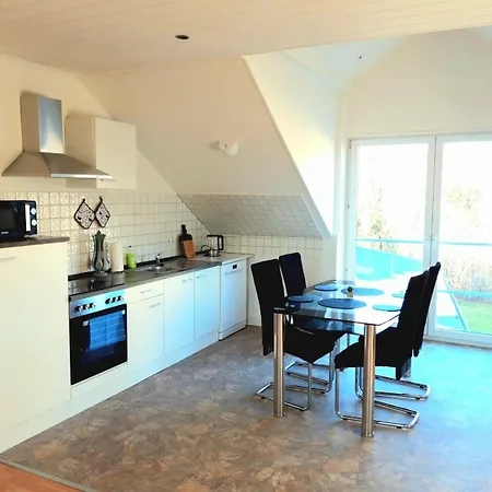 Seyfarthrooms - Grossroehrsdorf 2 - Zentrale Lage, Stilvolle Einrichtung, Blick In Den Garten