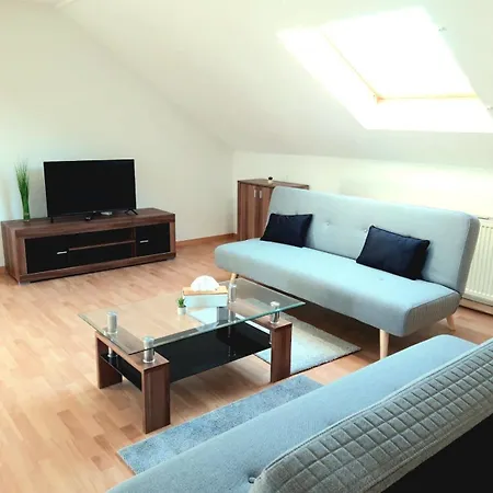 Apartment Seyfarthrooms - Grossroehrsdorf 2 - Zentrale Lage, Stilvolle Einrichtung, Blick In Den Garten *